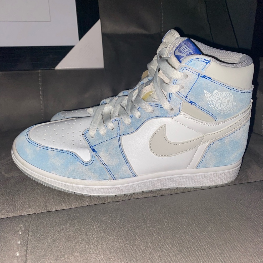 Jordan 1 Hyper Royal Smoke Gray